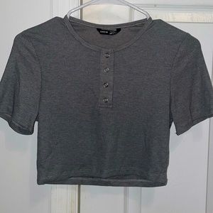 gray half buttoned rib-knit crop top